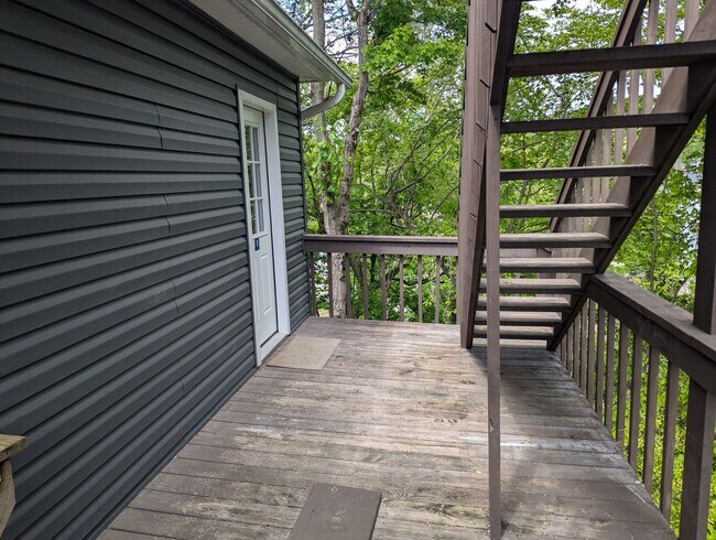 Building Photo - Newly Remodeled 2nd floor Apartment with v...