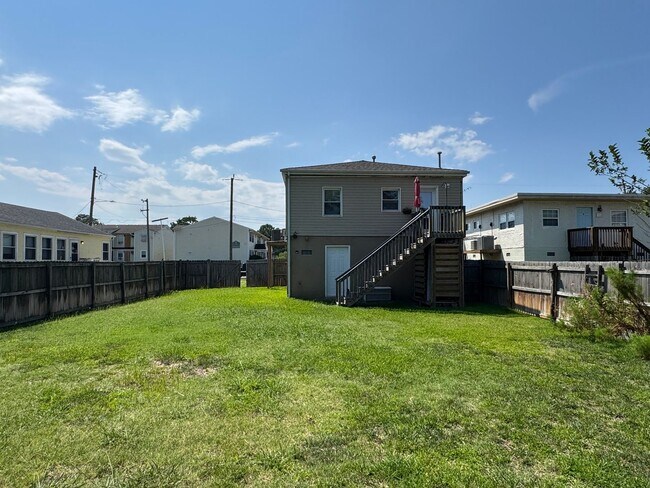 Building Photo - 9538 16th Bay St
