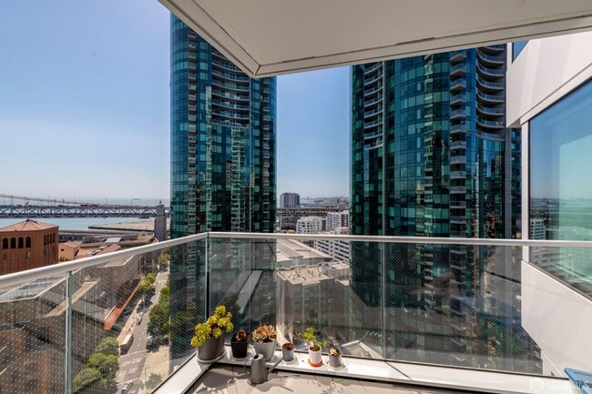 Building Photo - 280 Spear St