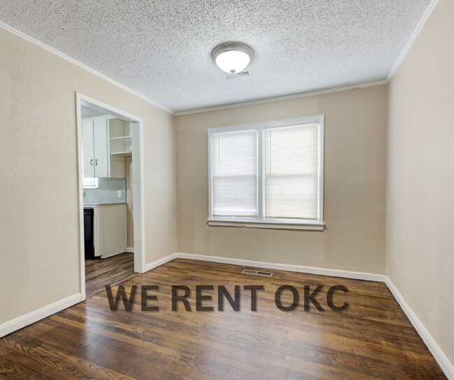 Building Photo - 207 E Marshall Dr