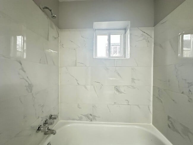 Building Photo - 308 Main St