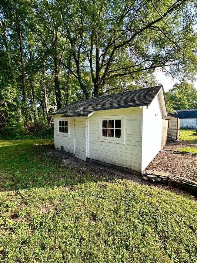 Building Photo - 476 Harpersville Rd