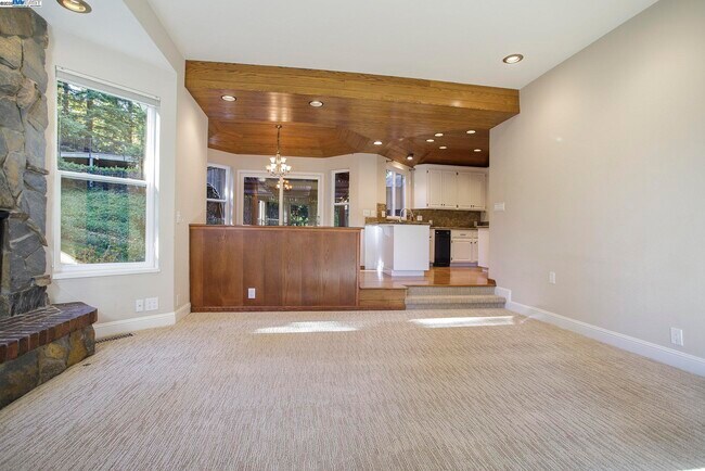 Building Photo - 3 Blackhawk Club Ct