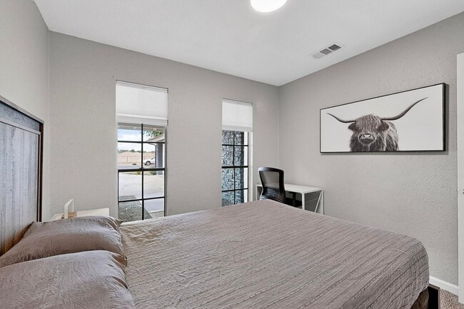 Building Photo - 5501 Purple Sage Dr