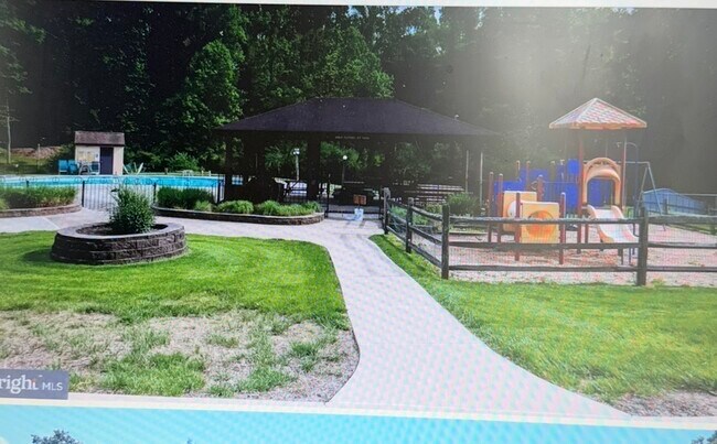 Building Photo - Painter Crossing