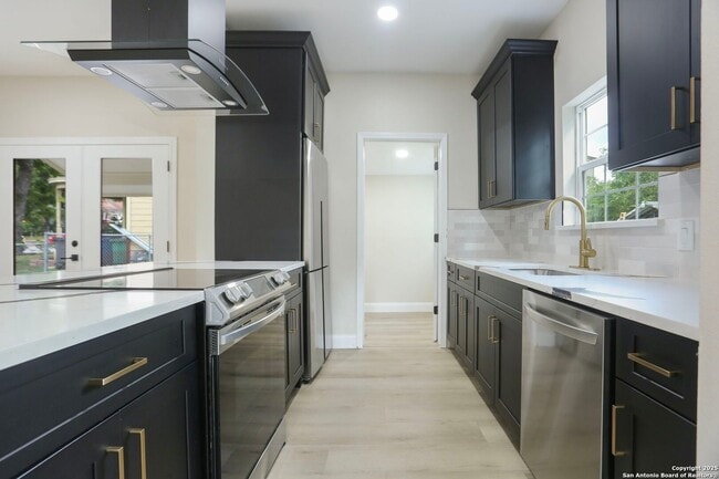 Building Photo - 207 Alvarez Pl