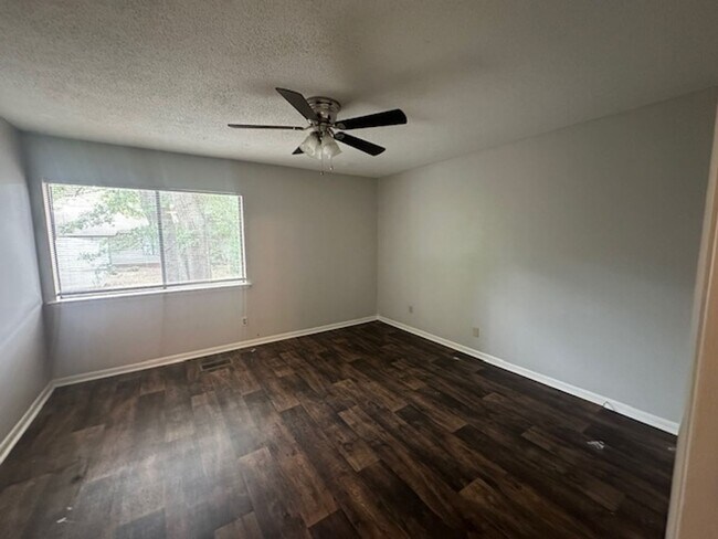Building Photo - 30 Rosewood Ct