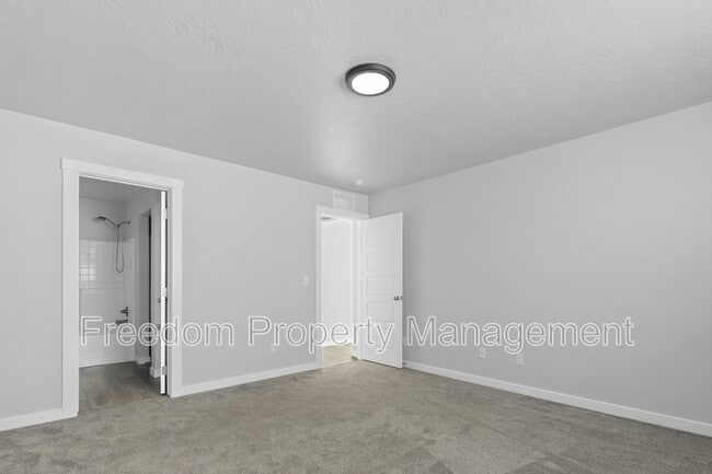 Building Photo - 2934 S Alcamo Wy