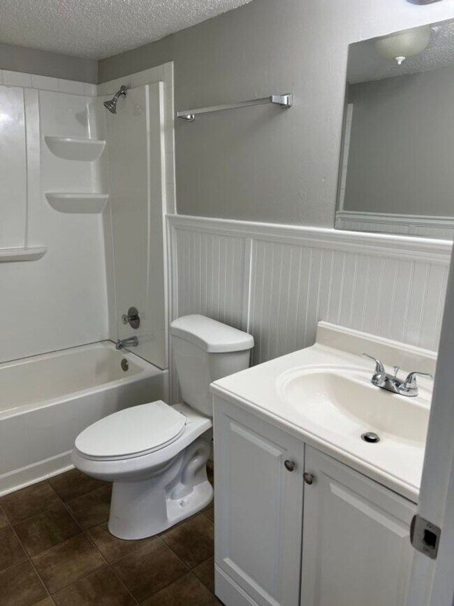 Building Photo - **** Limited Time Offer ***Move in this se...