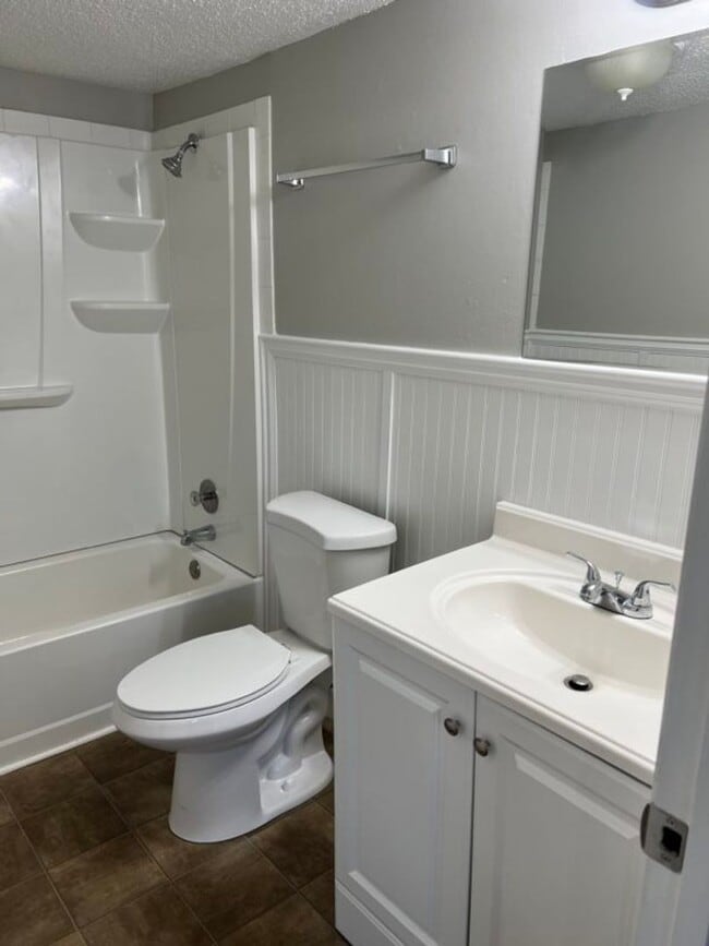 Building Photo - **** Limited Time Offer ***NEW YEAR'S SPECIAL - HALF OFF A MONTH"S RENT*** Contact us today for d...