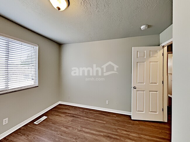 Building Photo - 4973 W Badger Ln