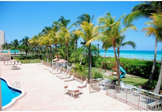 Building Photo - 2655 Collins Ave