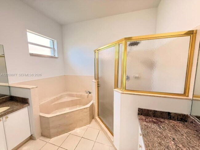 Building Photo - 420 SE 23rd Ln