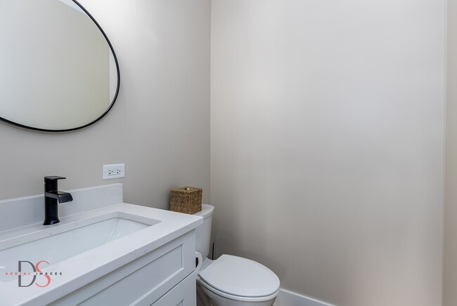 Building Photo - 208 Leeward Way