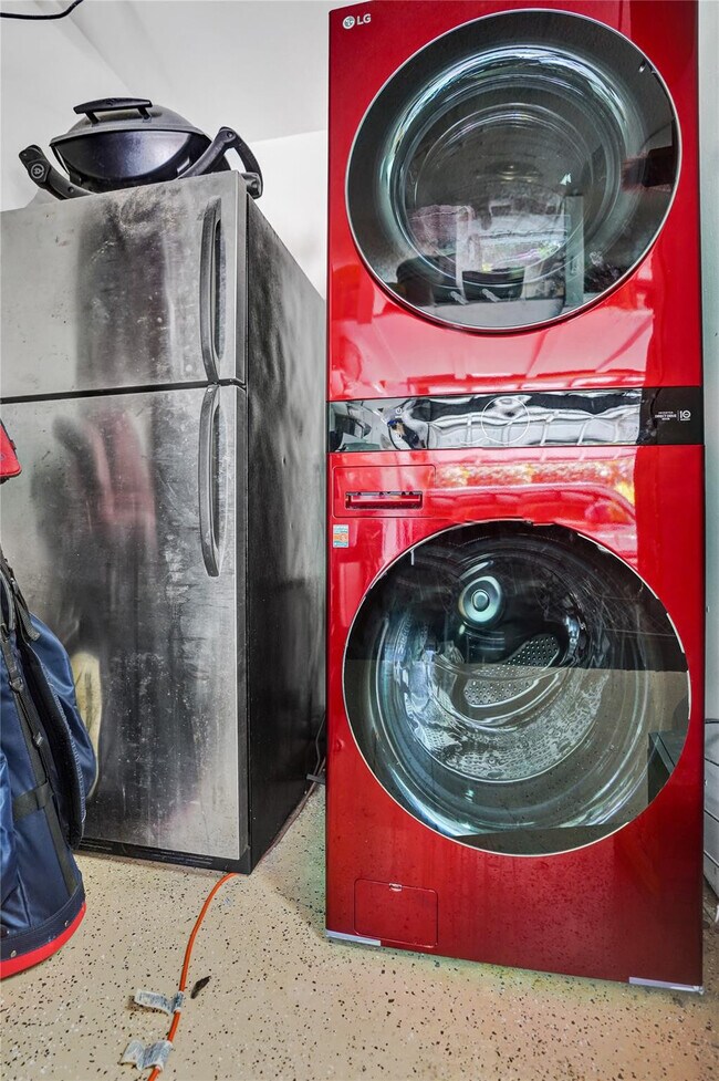 Building Photo - 683 Pelican Way