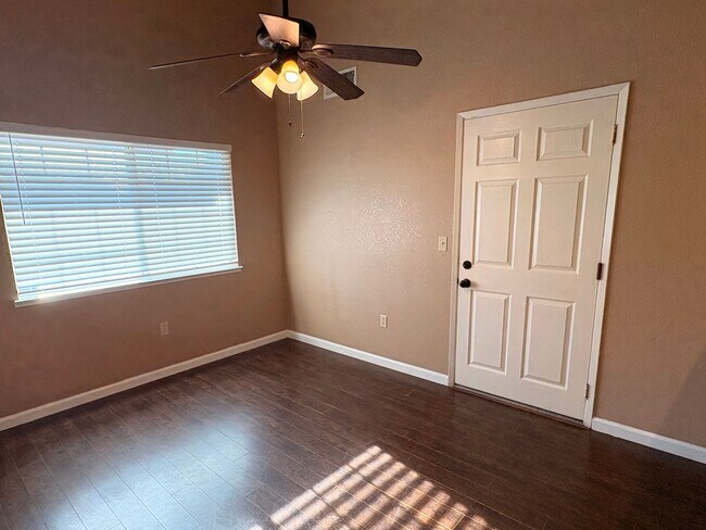 Building Photo - 2 WEEKS FREE RENT December Special - Roomy 4-bedroom house in Waterford