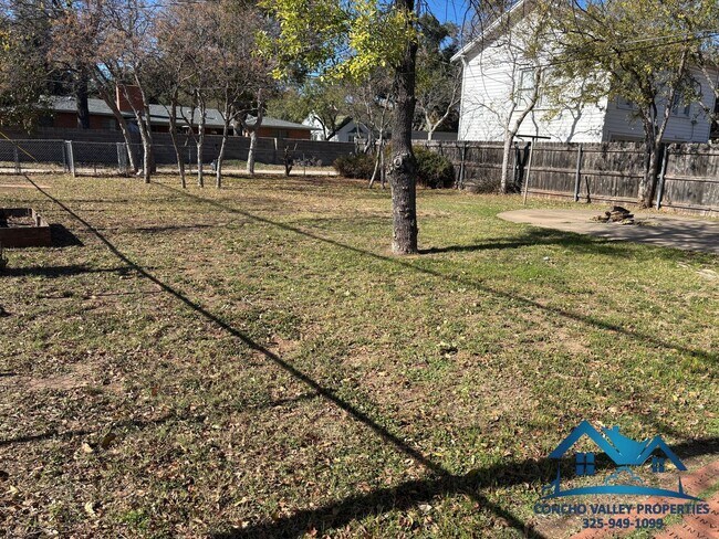 Building Photo - 1225 Kenwood Dr