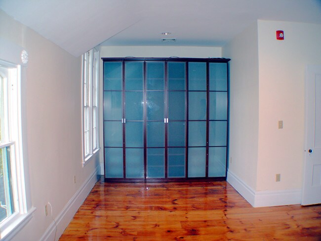 Building Photo - 21 Chestnut St