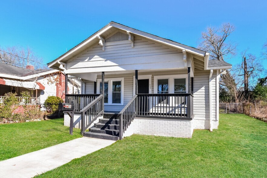 Building Photo - 625 27th St SW