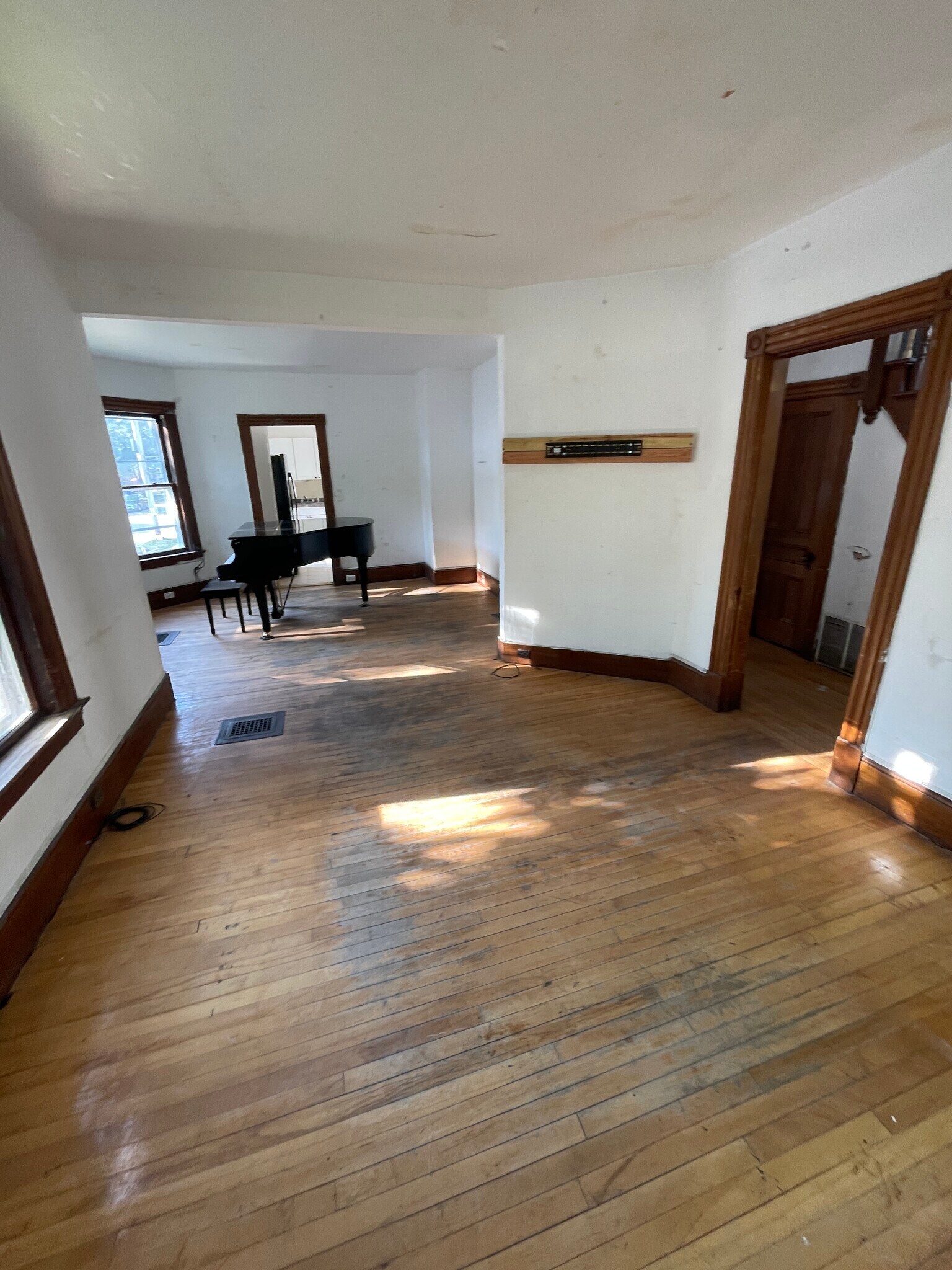 Building Photo - 108 Buell St