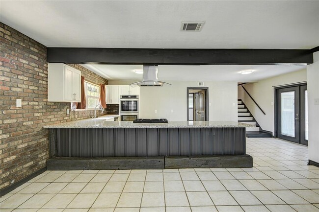 Building Photo - 2708 County Rd 686
