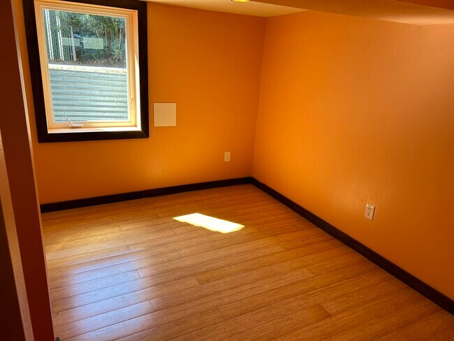 Building Photo - 1040 NE 78th Ave