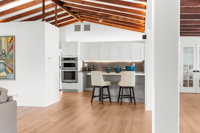 Building Photo - 273 Tropic Dr