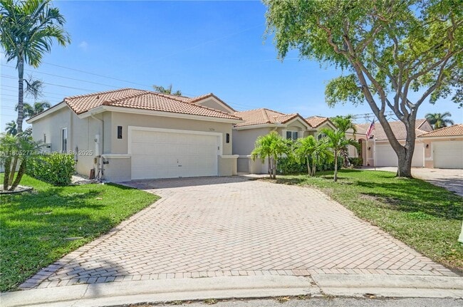 Building Photo - 3234 SW 53rd Ct