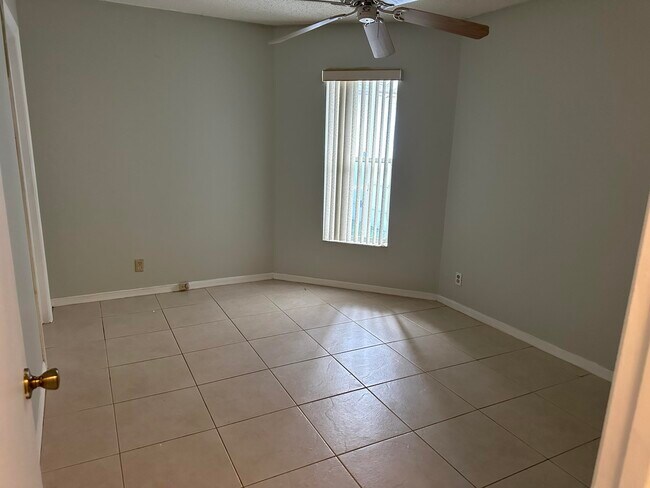 Building Photo - 5165 Foxhall Pl