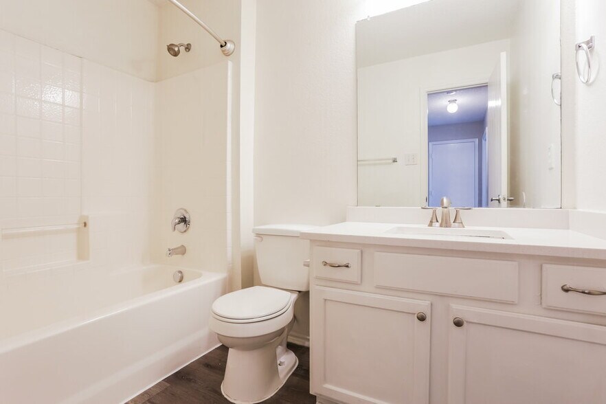 Building Photo - 1711 Venus Dr W