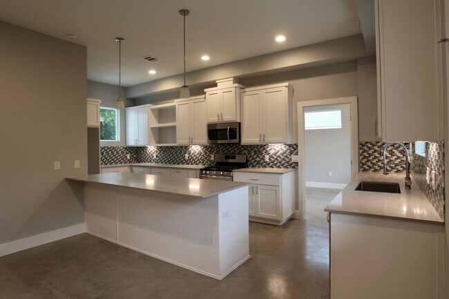 Building Photo - 6911 Meador Ave