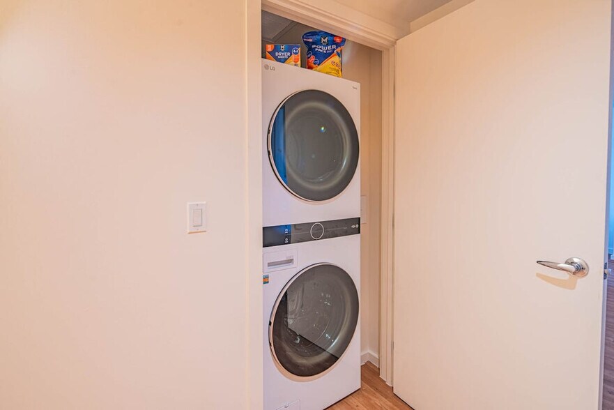 Building Photo - 44 W Monroe St