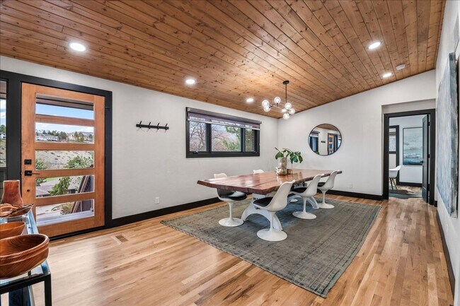 Building Photo - Fully Furnished Luxury Executive Rental