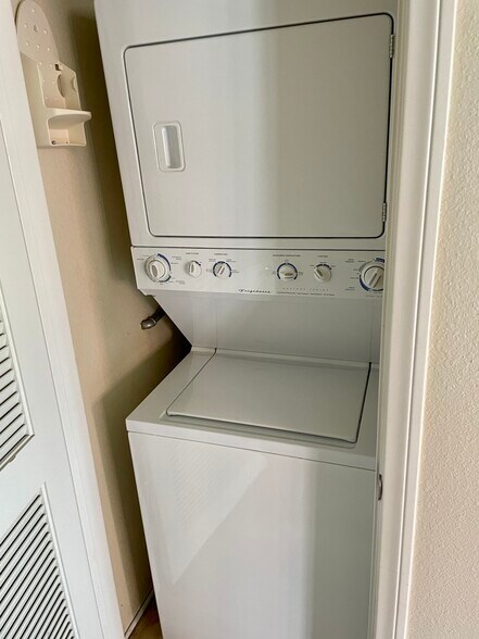 In Unit Laundry - 5827 Carlton Way