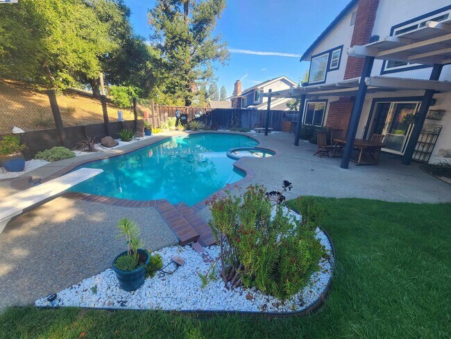 Building Photo - 1127 Mataro Ct