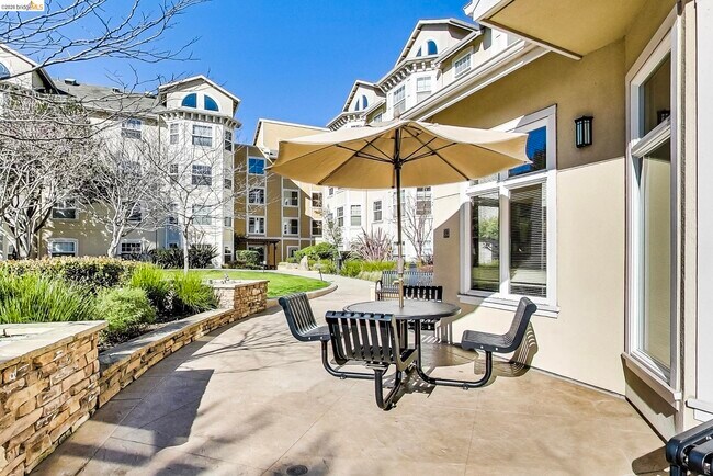 Building Photo - 555 10th St