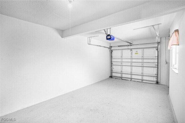 Building Photo - 6014 Deming Ave