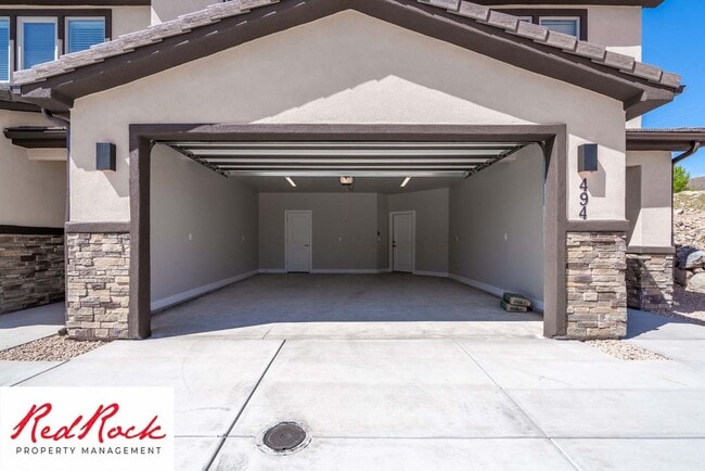 Building Photo - Spacious Townhome in Hurricane Heights