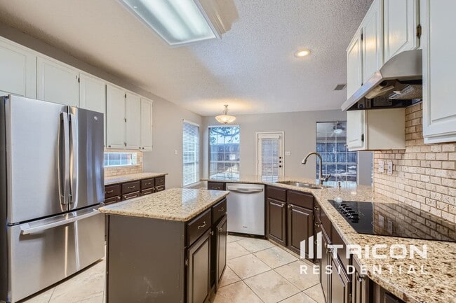 Building Photo - 4649 Devonshire Dr