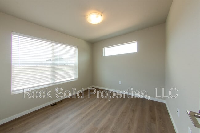 Building Photo - 1900 Good Hearted Pl