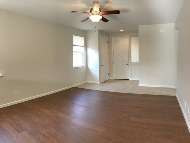 Building Photo - 55+ Community Home in Great Condition!