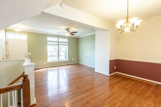 Building Photo - 2042 Lockwood Dr