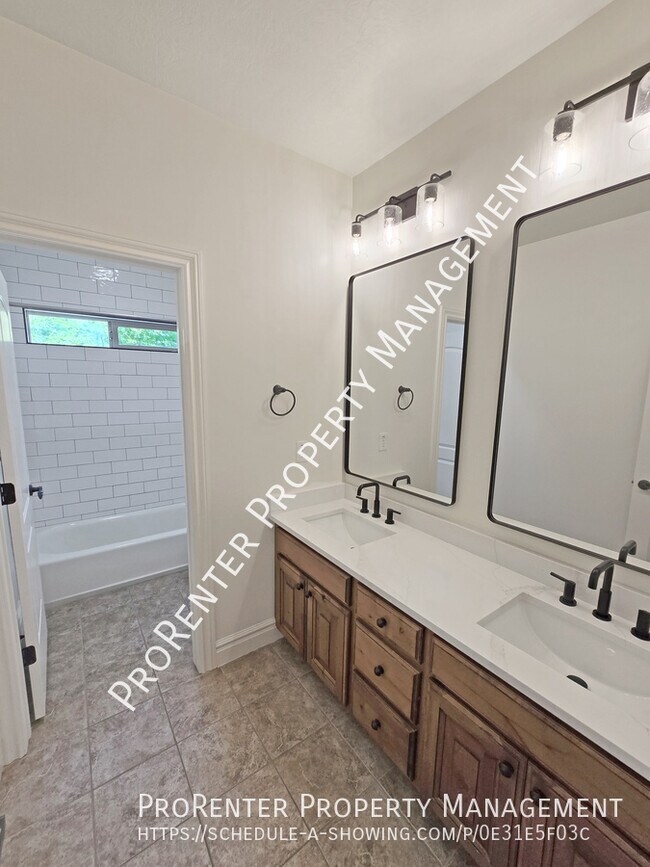 Building Photo - 843 Eaglepointe Dr