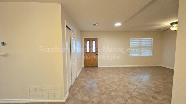 Building Photo - 7609 Linkside St