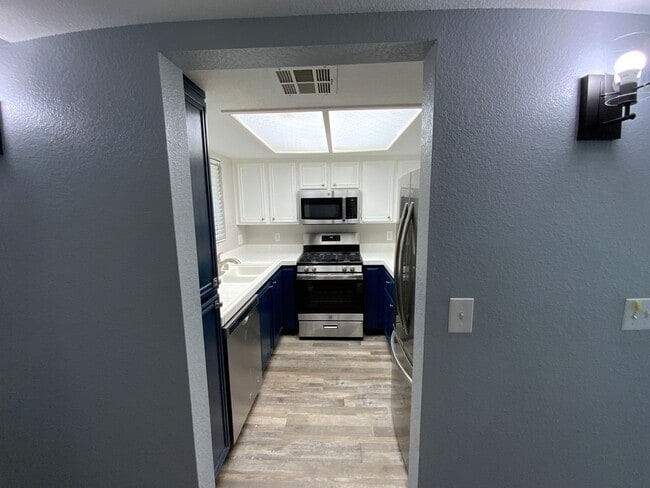 Building Photo - 1908 Tierra Vista Dr