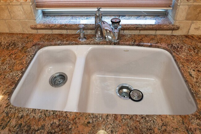 Building Photo - 12127 Tara Dr