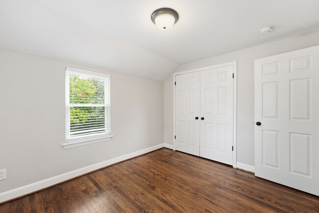 Building Photo - 2341 Belleview Ave