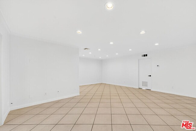 Building Photo - 5252 Coldwater Canyon Ave