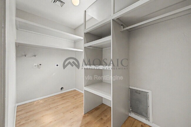 Building Photo - 4837 E Encanto St