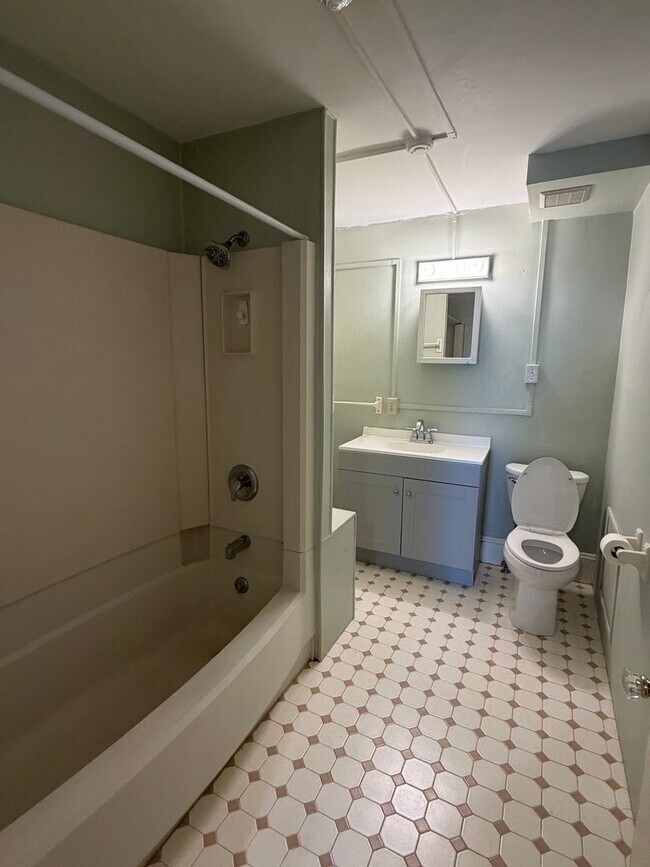 Building Photo - 49 N Main St